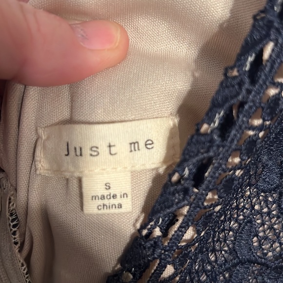 “Just Me” Beautiful Laced Spring Dress. - Picture 2 of 5